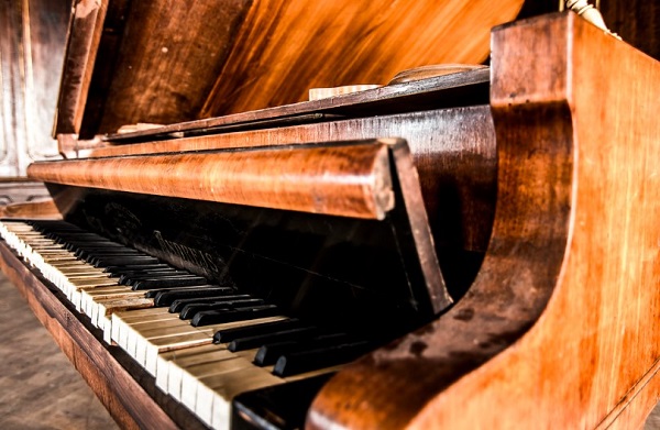ảnh hưởng của độ ẩm đến cấu trúc đàn piano