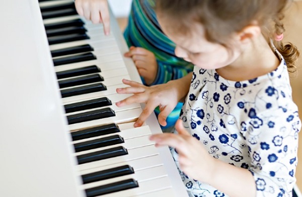 lựa chọn mua đàn piano cho trẻ em