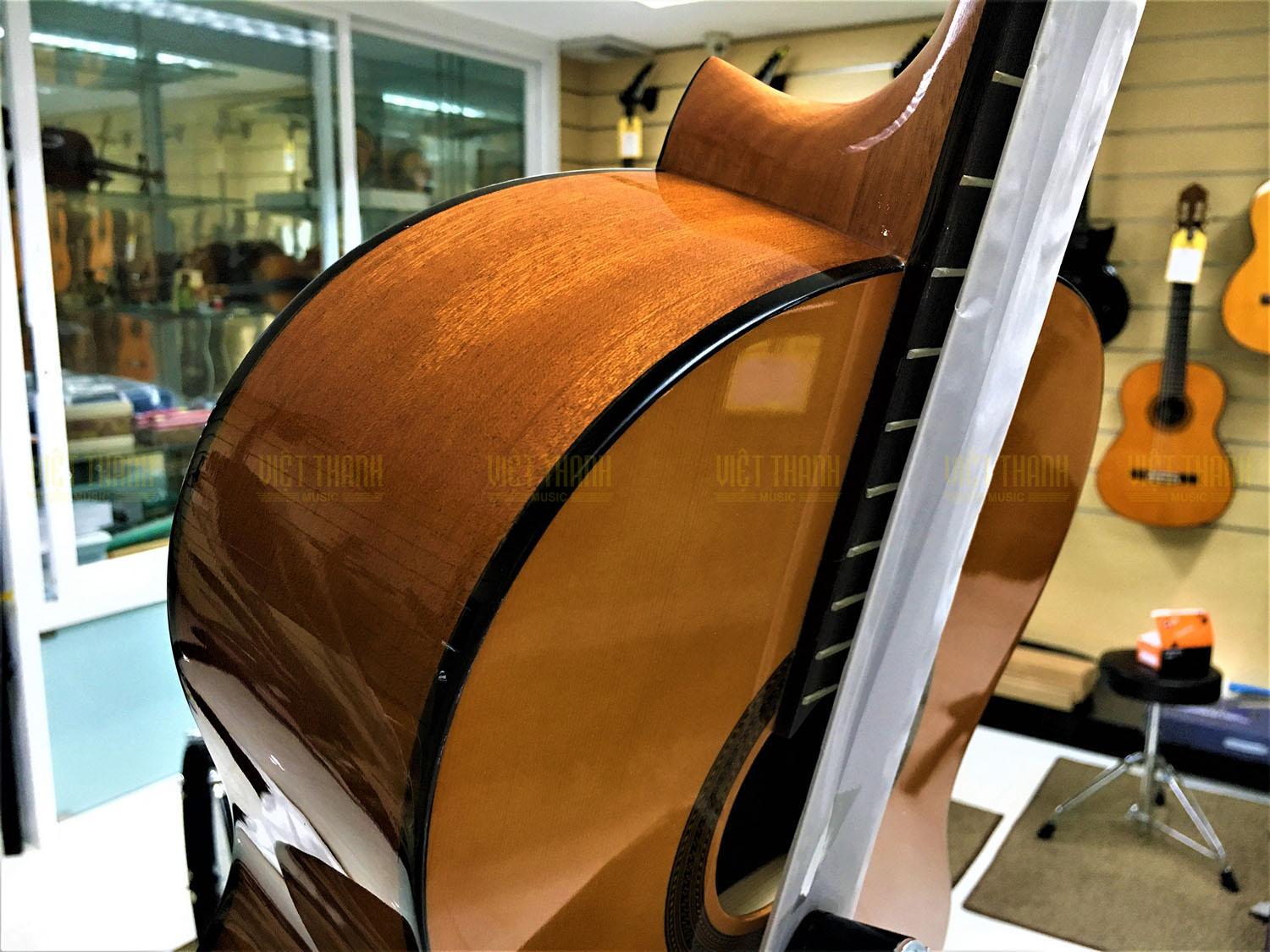 Đàn guitar Cordoba C1 mang chất âm ấm, dịu nhẹ