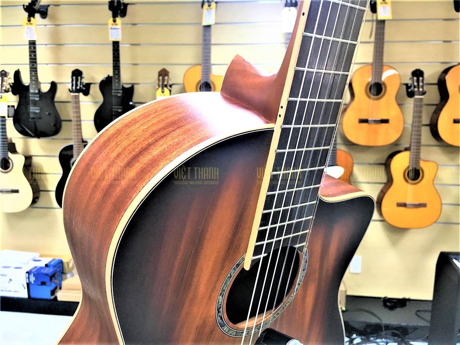 Cordoba C4-CE được trang bị hệ thống điện tử EQ Fishman