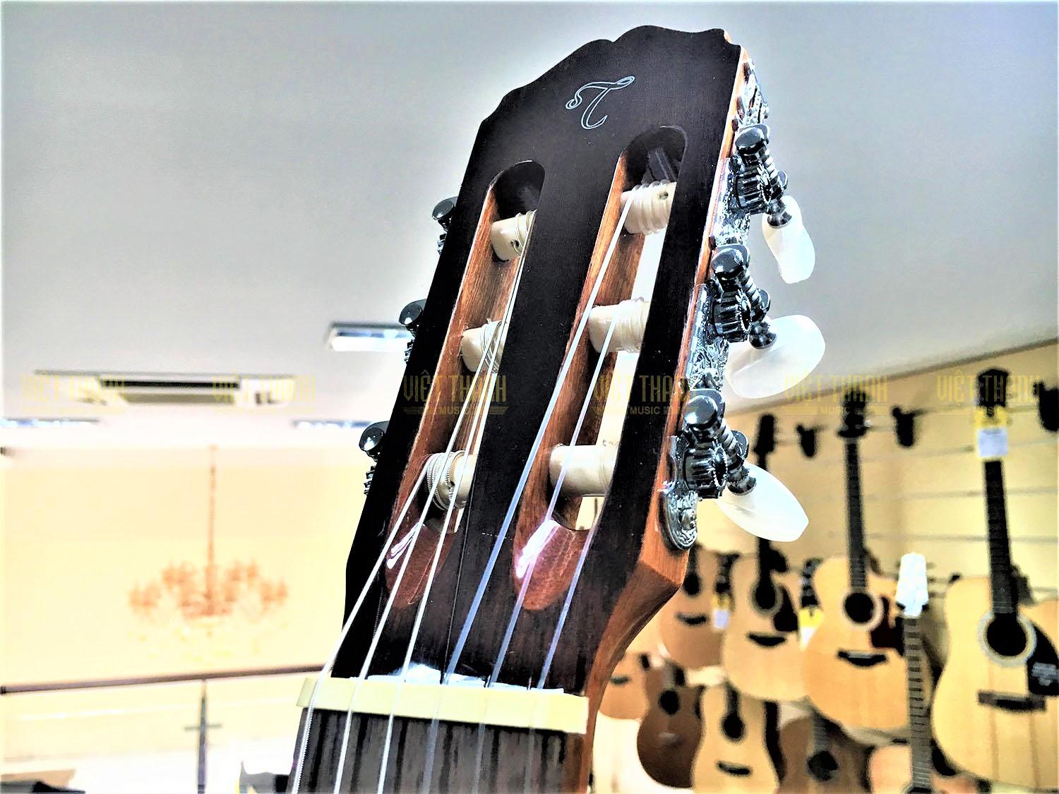 Cần Đàn guitar Takamine GC-1CE NAT được làm bằng gỗ gụ