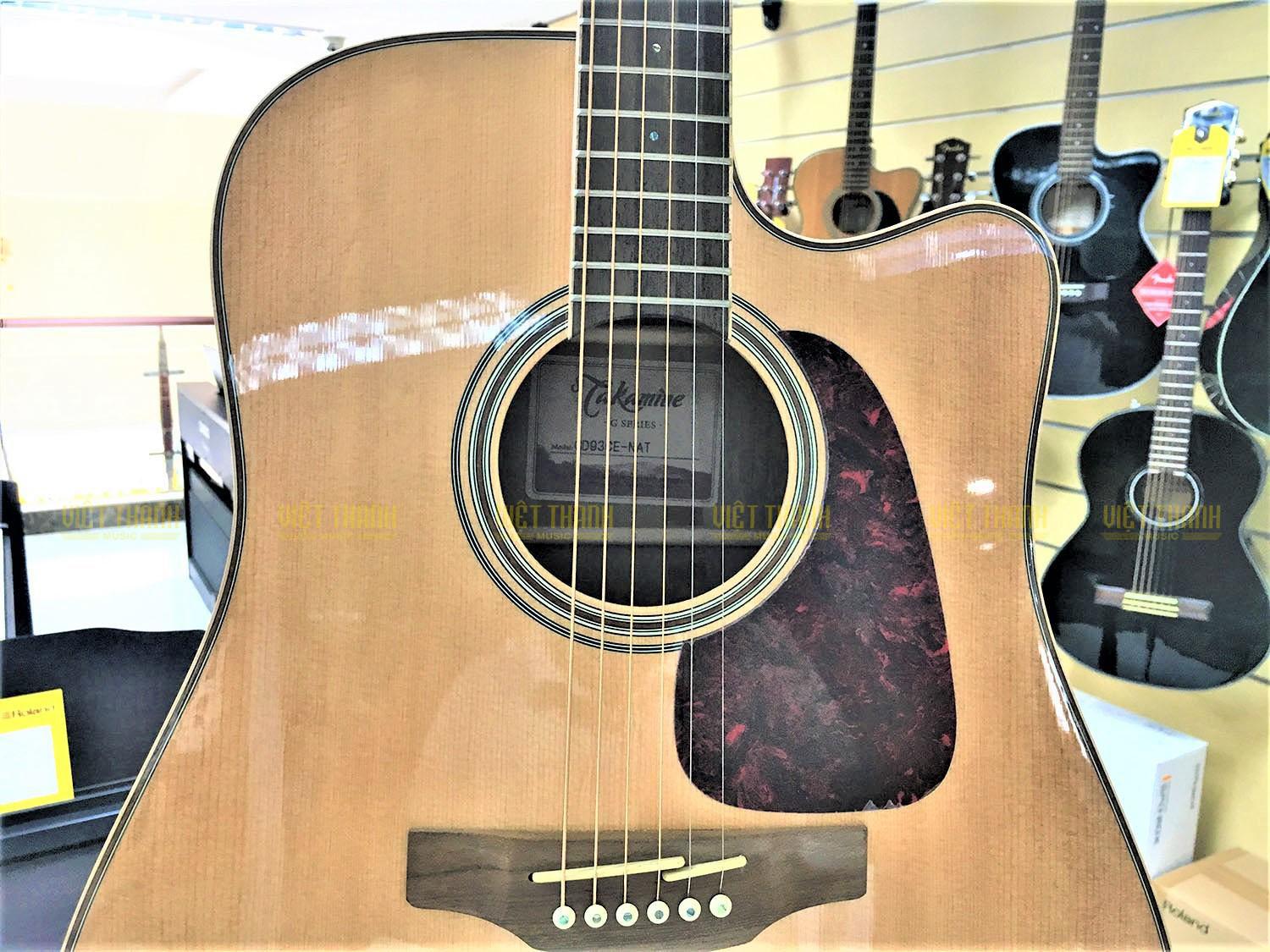 Takamine GD93CE có màu sắc độc đáo, nhã nhặn