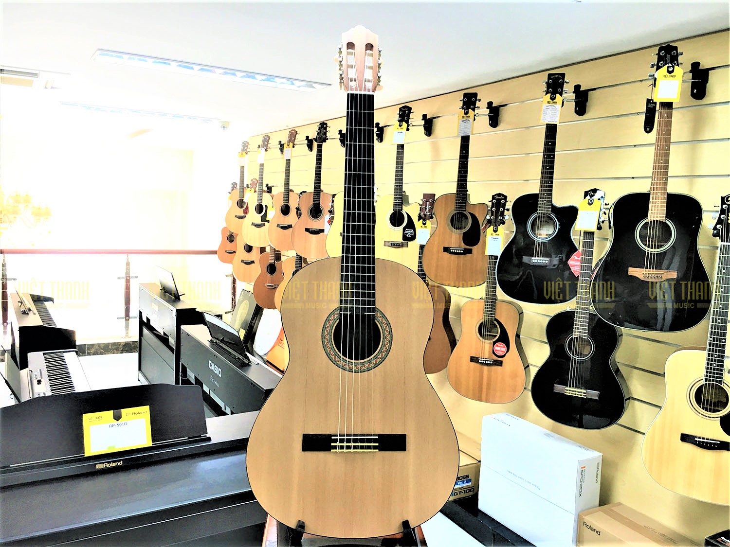 Đàn guitar Yamaha C40M