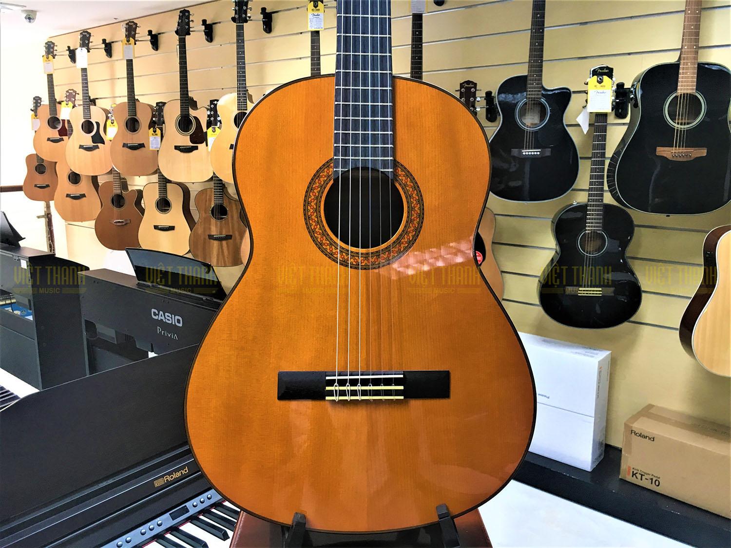 Đàn guitar Yamaha C70 có thiết kế dáng D