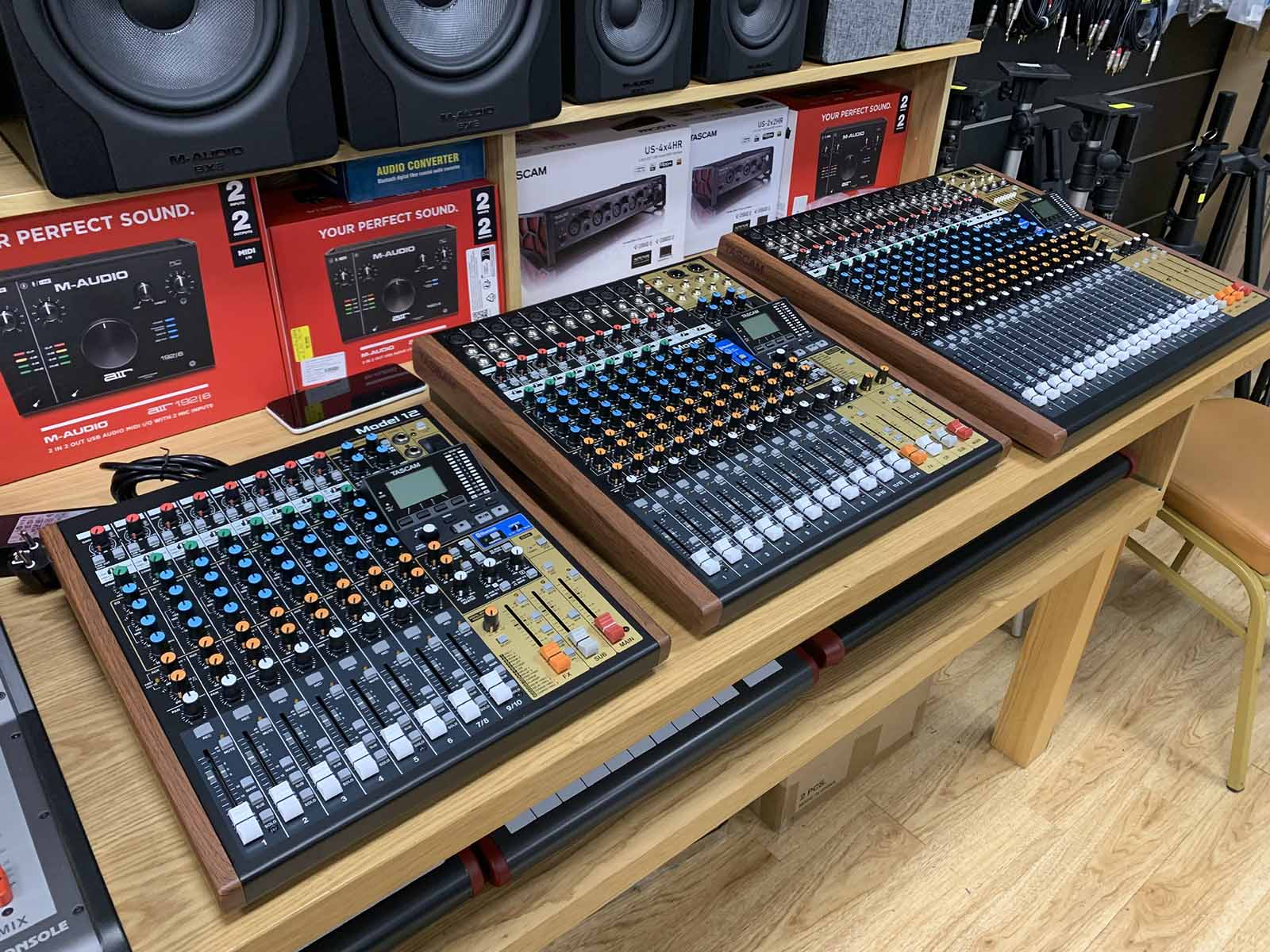 mixer tascam 16 line