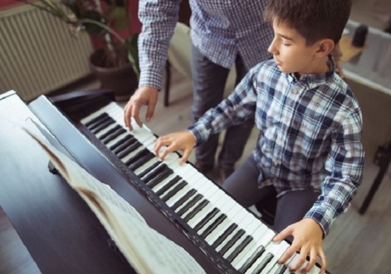 Những Lưu Ý Khi Mua Đàn Piano Cho Trẻ Em