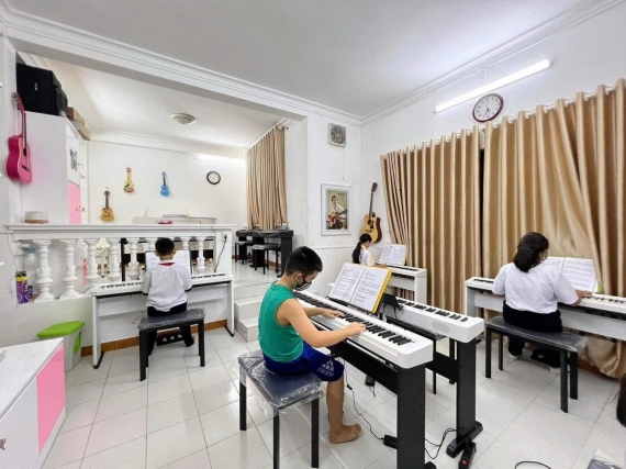Tại sao giáo viên piano thường khuyên học viên sử dụng piano điện?