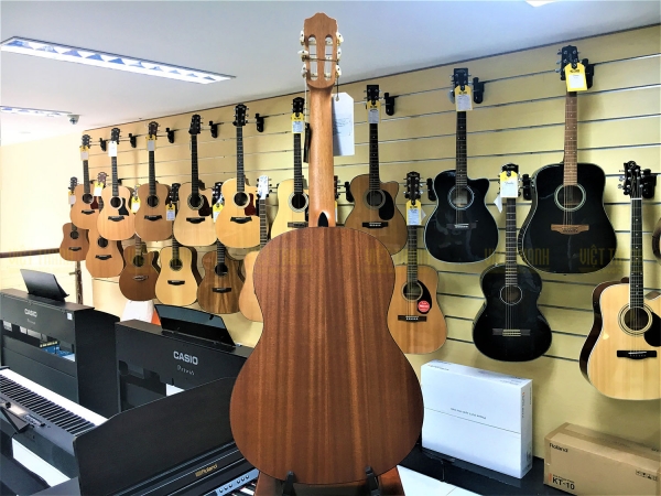 Cordoba C1M