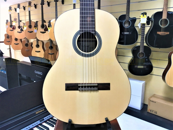 Cordoba C1M