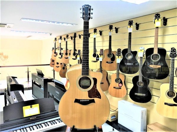 Taylor 214CE