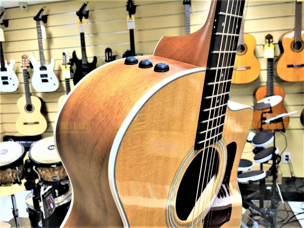 Taylor 214CE