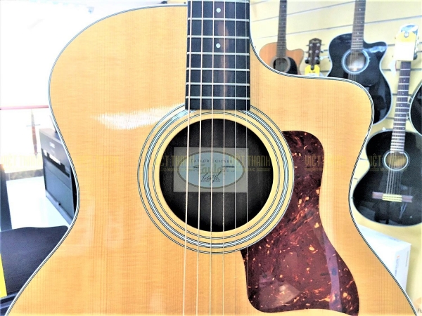 Taylor 214CE