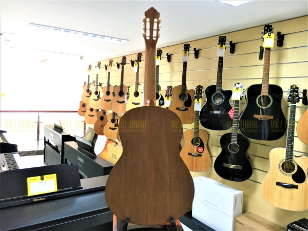 Yamaha C40M