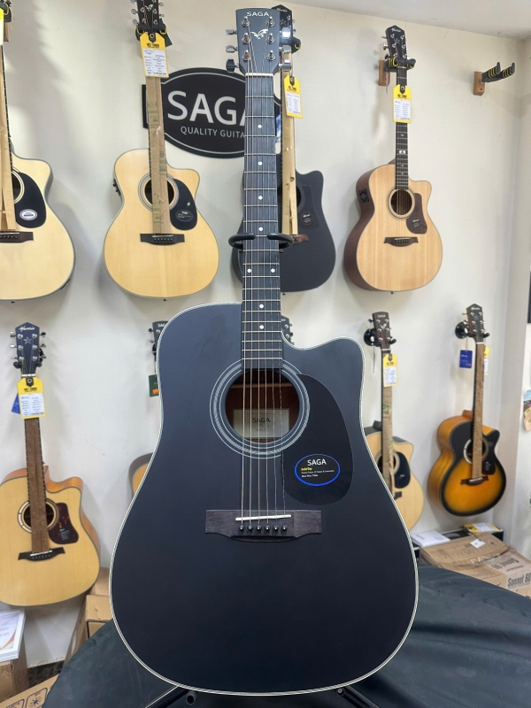Đàn guitar Saga SF700C-BK