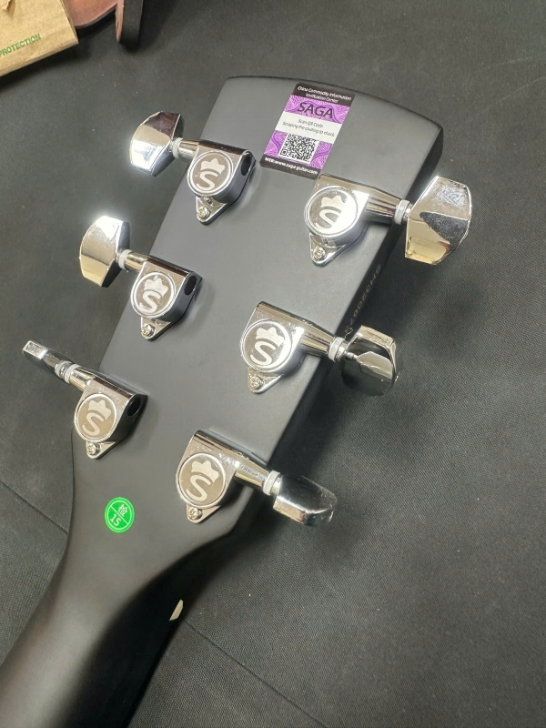 Đàn guitar Saga SF700C-BK