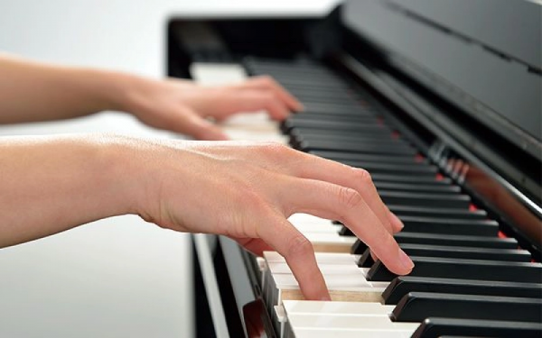 Đàn Piano Điện Yamaha CLP-725