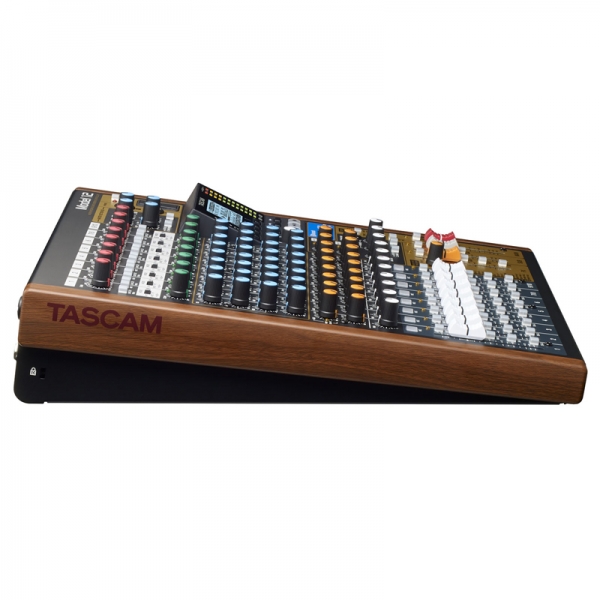 Mixer Tascam Model 12