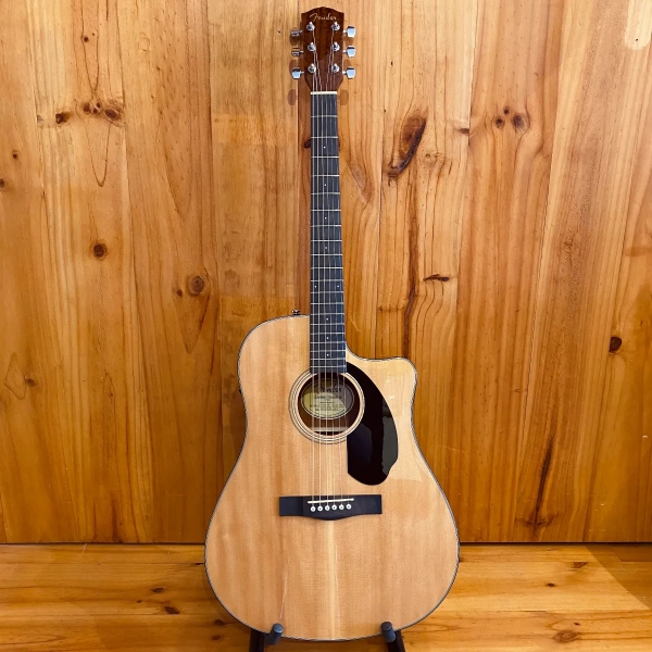 Guitar Fender CD-60SCE