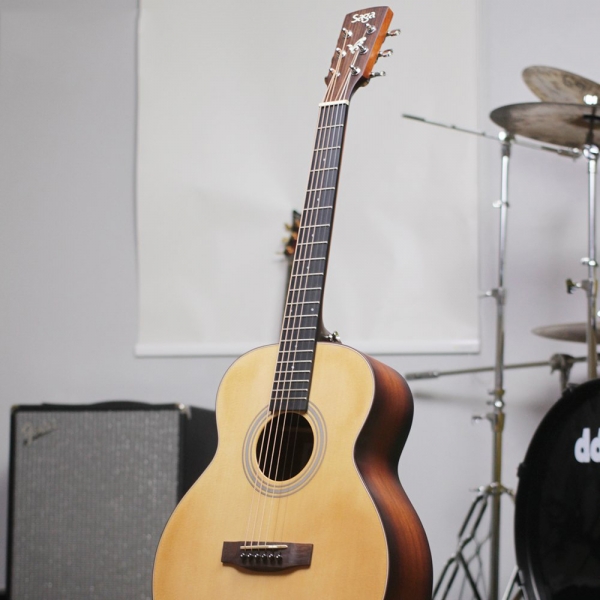 Đàn guitar Saga GS700
