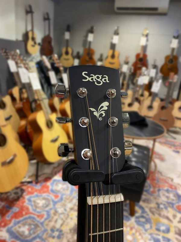 Đàn guitar Saga SF600GC