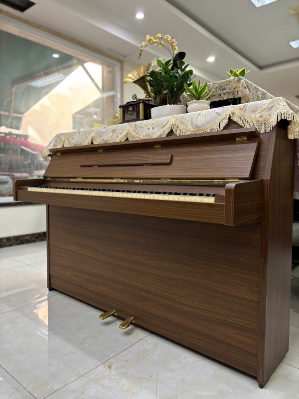 Piano Yamaha LU-101