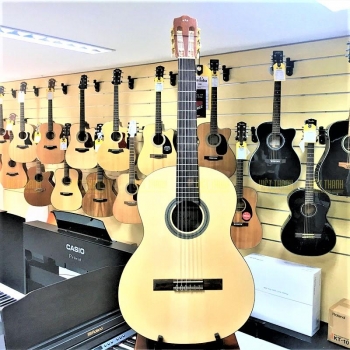  Cordoba C1M